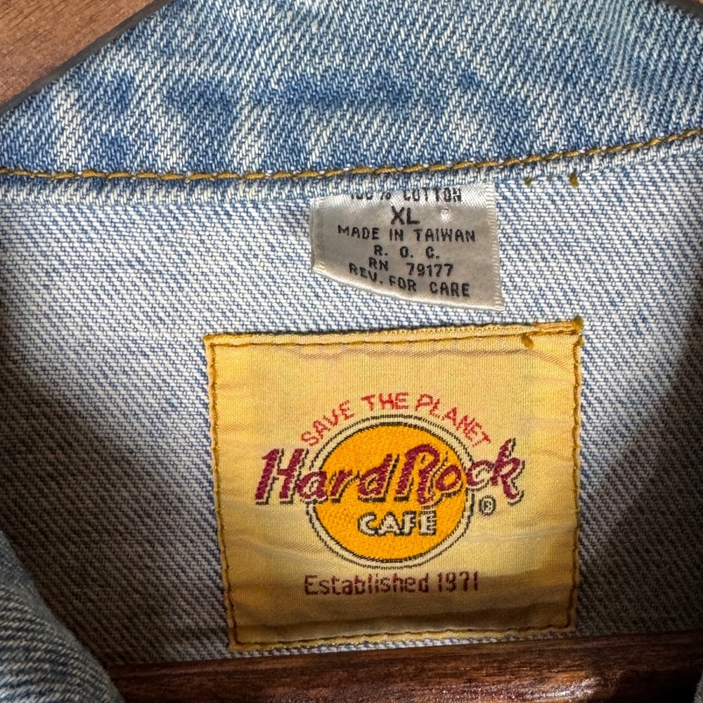 Vintage 1990s Hard Rock Cafe Orlando "Save The Planet" Denim Trucker Jacket - Picture 4 of 16